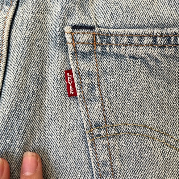 LEVI’s 412 SLIM FIT 9" Men’s Distressed Denim Shorts - Picture 6 of 12